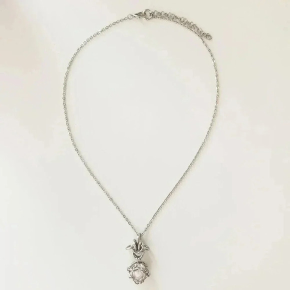 Antique classic style white pearl necklace with a small silver chain - Picture 3 of 4
